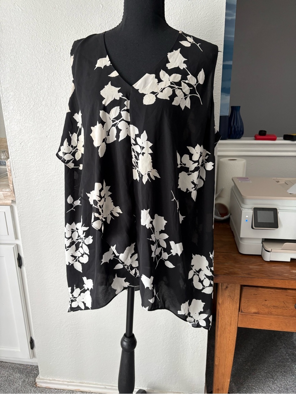 Vince Camuto Floral Blouse Black/White V-Neck Lace 3/4 Kimono Sleeve 1X